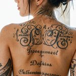 tatouage-ecriture-dos