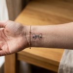 tatouage-noeud-papillon-poignet