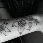 tattoo-fleur-poignet