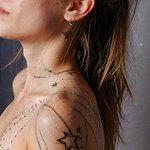 tatouage-etoiles-rihanna