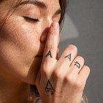 tatouage-mot-doigt