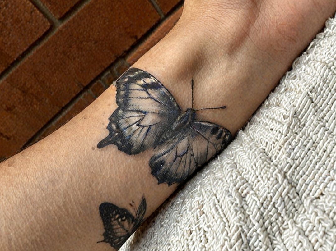 tatouage papillon poignet
