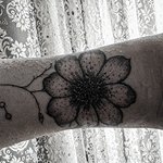 tatouage-poignet-dotwork