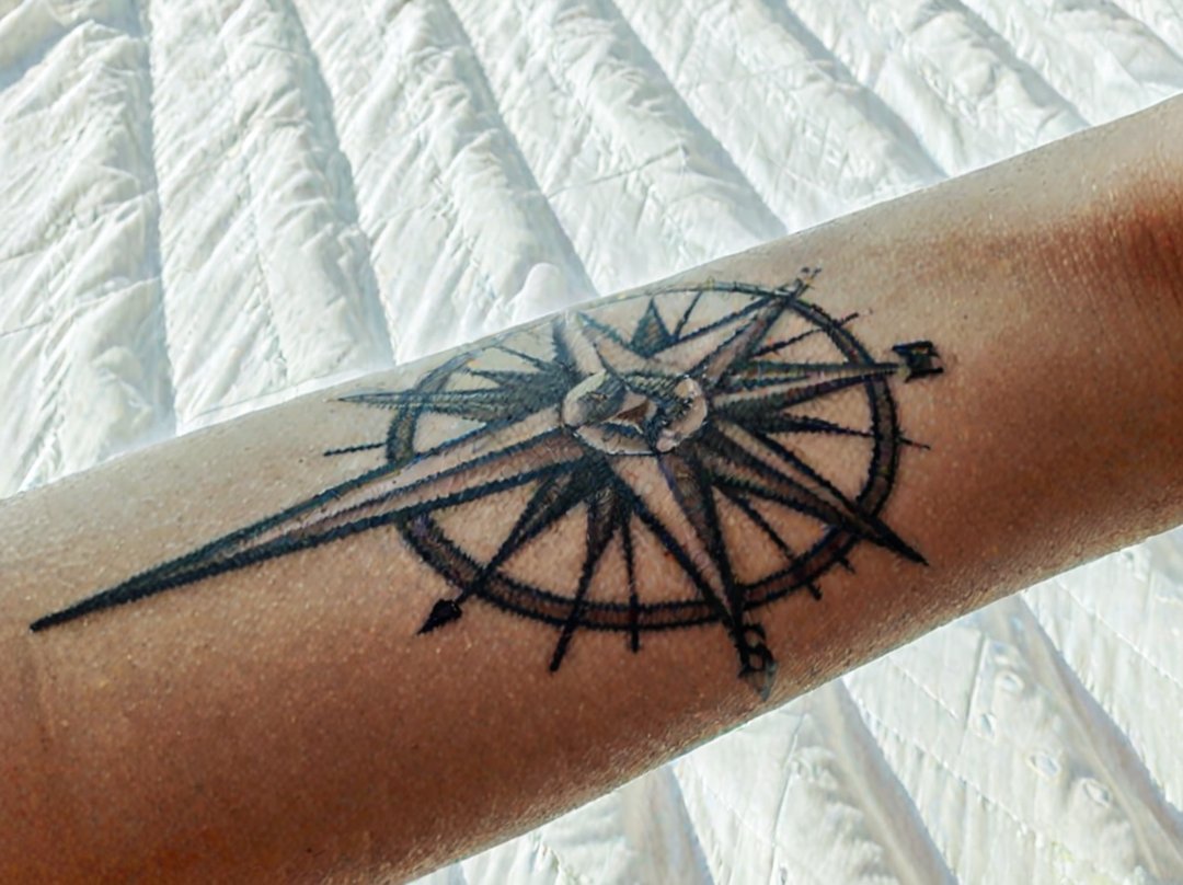 tatouage rose des vents signification