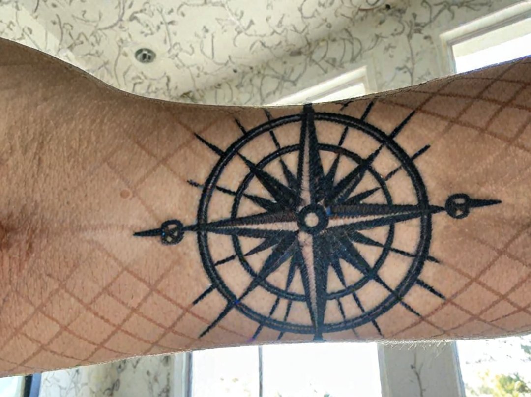 tatouage rose des vents