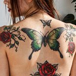 tatouage rose rouge