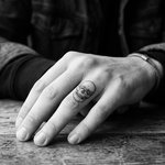 modele tatouage doigt