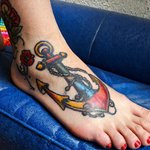 tatouage ancre marine pied