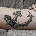 tatouage ancre poignet