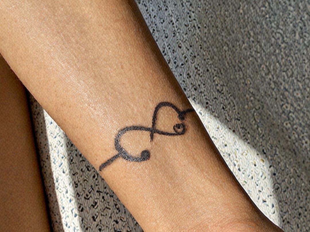 tatouage bracelet poignet femme