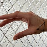 tatouage doigt risque