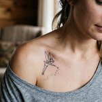 tatouage fée clavicule