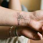 tatouage-fée-poignet