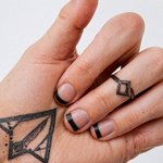 tatouage sur le doigt