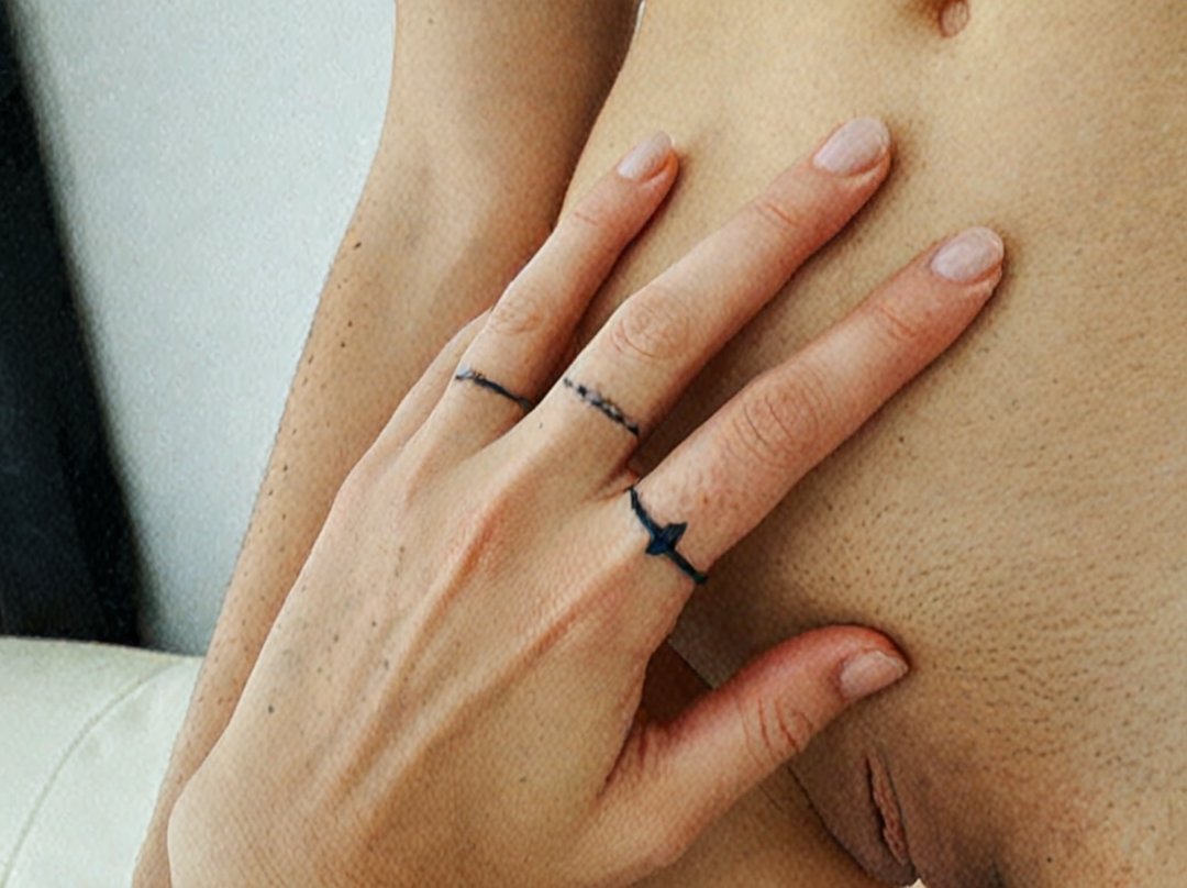 modele tatouage bague doigt