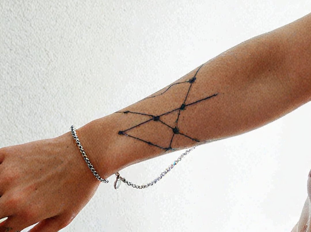 tatouage bracelet poignet fin