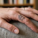 tatouage-doigt-main