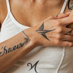 tatouage-mot-freedom