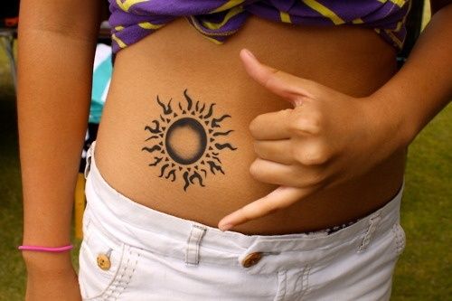 tatouage soleil tribal